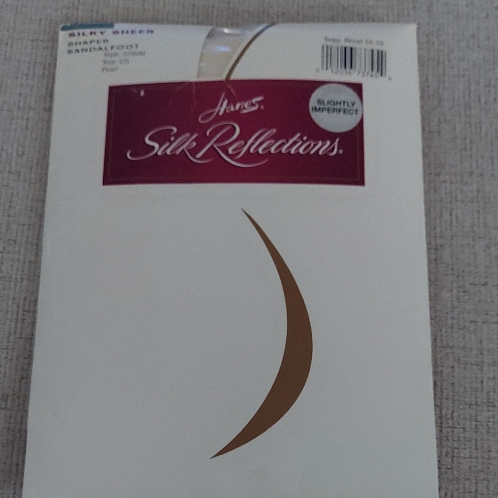 Hanes Silk Reflections Stockings in Pearl